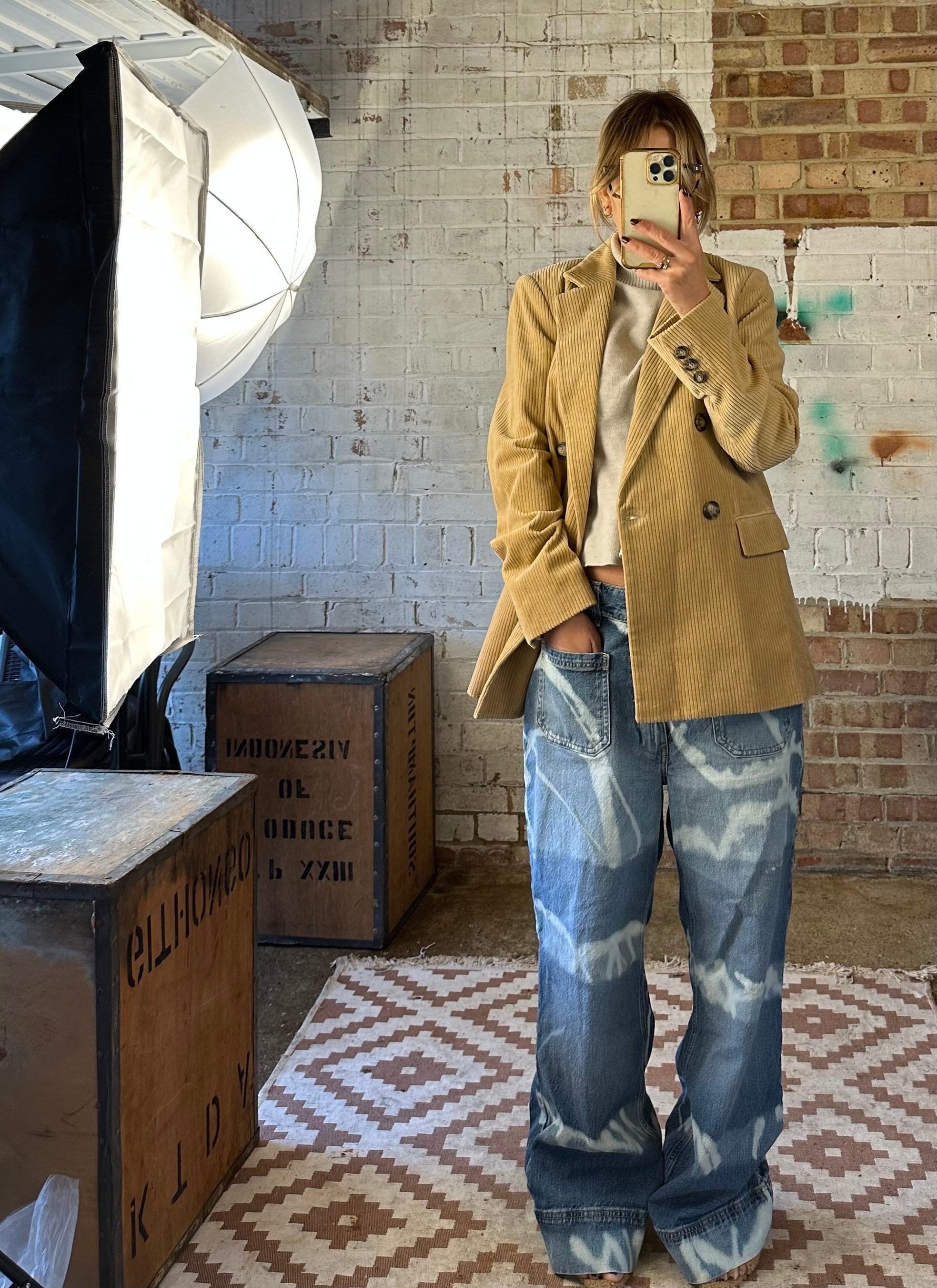 The Contrast Jean